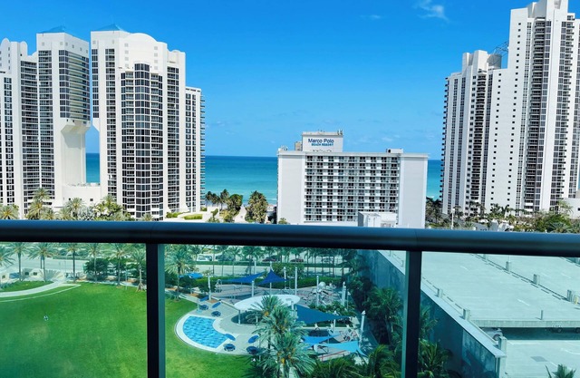 Cozy 1-bedroom apartment in fabulous Sunny Isles Beach with WiFi, fitness room
