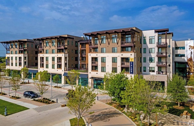 Cozy 1-bedroom apartment in brilliant Lewisville with AC, fitness room, WiFi