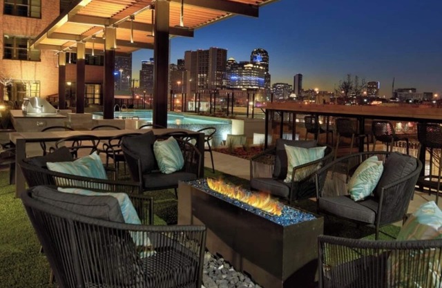 Cozy 1-bedroom apartment in Downtown Dallas.