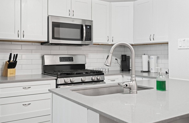 Cozy 1 Bedroom Apt in Highland Austin 2230