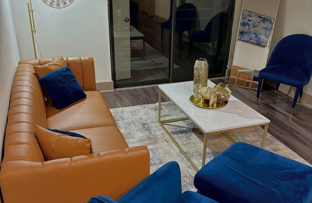 Cozy 1-bedroom condo in fantastic Downtown Houston with fitness room, WiFi !