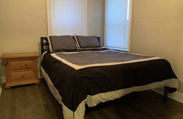 Cozy 1 Bedroom House, Free Parking, Highway Access
