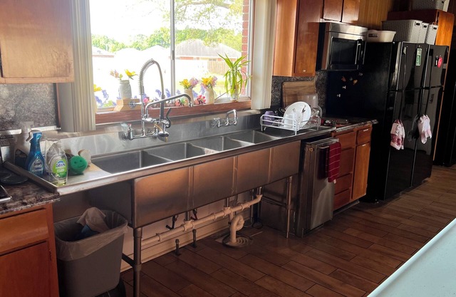 Cozy 1-bedroom, private bathroom suite in delightful Crestview.