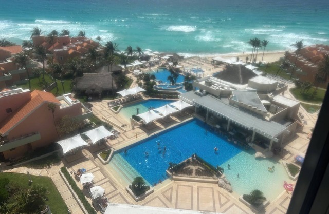 Cozy 1-bedroom resort with WiFi, AC in welcoming Cancún