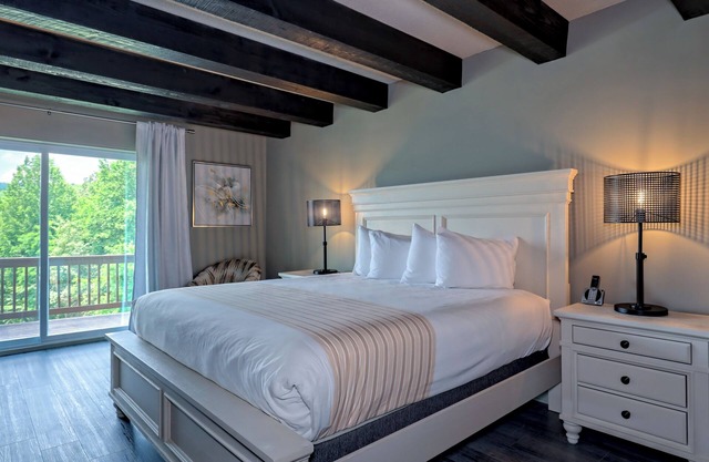 Cozy 1-Bedroom Suite in Clayton with Mountain Views and Resort Access