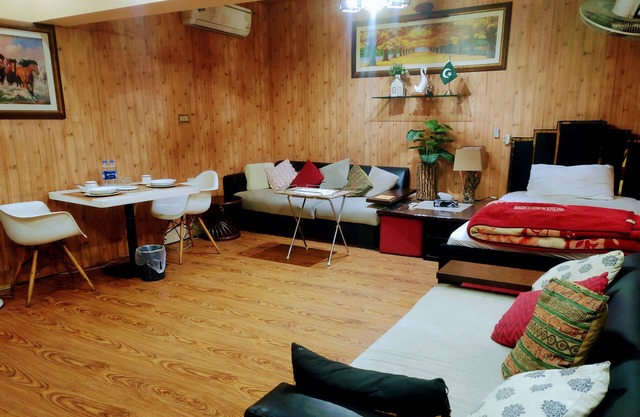 Cozy 1-bedroom with private entrance, private bathroom AC, WiFi in DHA Karachi
