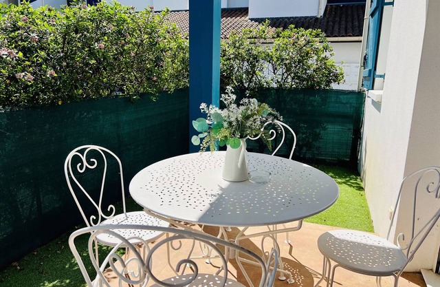 Cozy 1-BR Apartment with Pool Access in Cambo-les-Bains