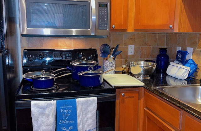 Cozy 1bed apt. This Galleria heart apartment is the perfect home away from home.