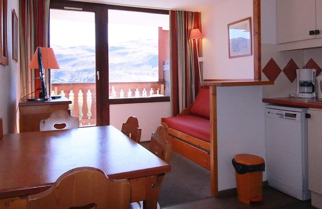 Cozy 1BR Apartment for 4 with Mountain View, Next to Ski Slopes and Shops - Alpe d'Huez