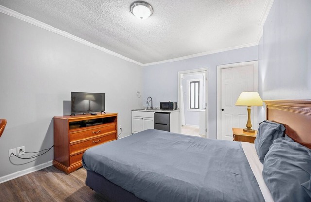 Cozy 1BR Retreat in Brownstown Relax & Unwind!