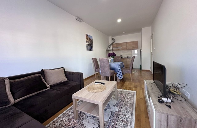 Cozy 1BR w/Garage, Top Area
