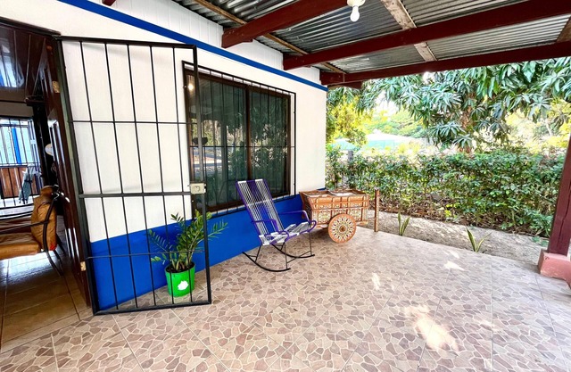 Cozy 2-bedroom house, WiFi, AC in Playa Pajaros, minutes away from MANY beaches!