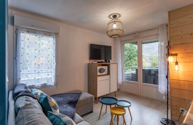 Cozy 2-Bedroom Apartment with Terrace, Pool, and Parking in Luz-Saint-Sauveur