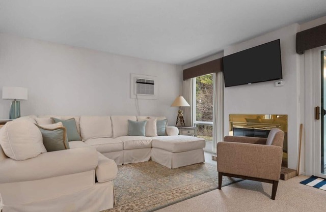 Cozy 2 Bedroom Condo at GTR!