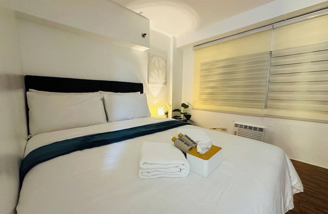 Cozy 2-bedroom condo with AC and WiFi in lovely Mandaluyong