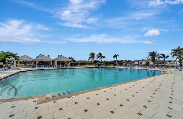 Cozy 2-bedroom home in Port Charlotte with AC, WiFi, fitness rm at Clubhouse