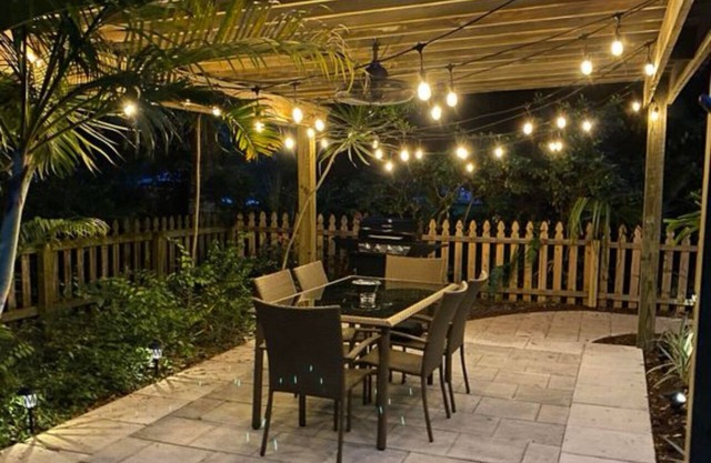 Cozy 2-bedroom house in charming Melbourne with a private hot tub