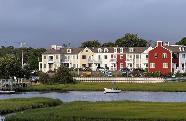 Cozy 2 BR Condo Overlooking the Herring River West Harwich
