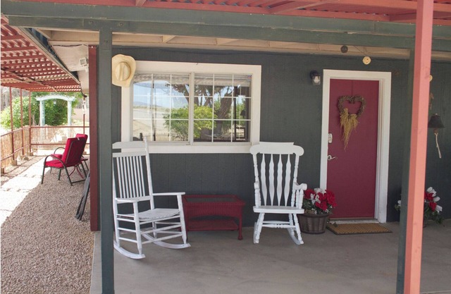 Cozy 2 BR On 2 Acres With Orchard Rosamond, CA