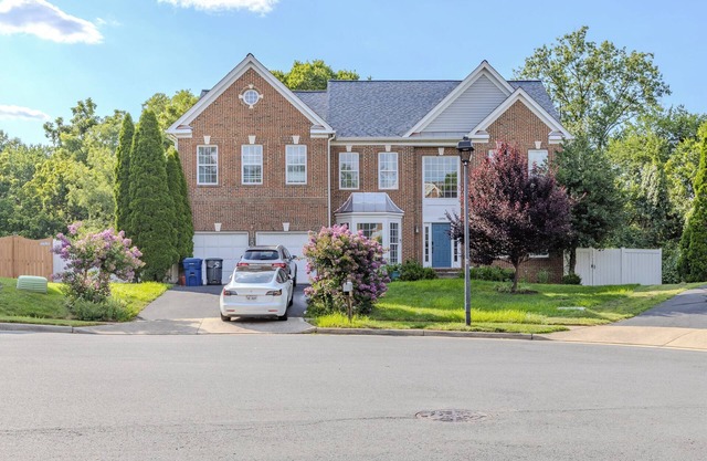 Cozy 2bd-ba Private Above Ground First Floor Suite