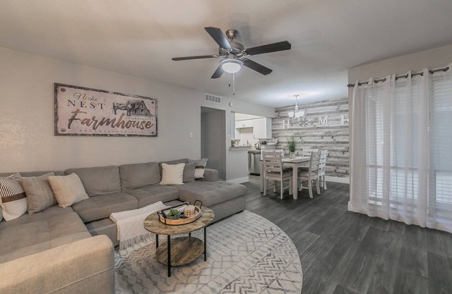 Cozy 2BR Farmhouse Apt - Sleeps 8 - FREE Parking!