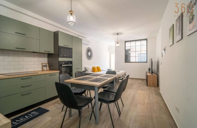 Cozy 2BR home with Balcony & WIFI in Central Msida
