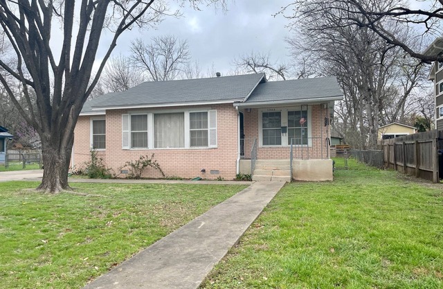 Cozy 3-bedroom house in charming Austin with AC, Wi-Fi