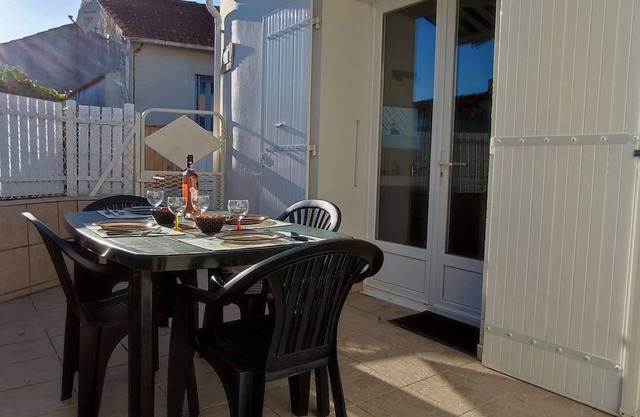 Cozy 3-Room House Near Beach – La Brée-les-Bains, 4 Sleeps, Free WiFi, Included Cleaning