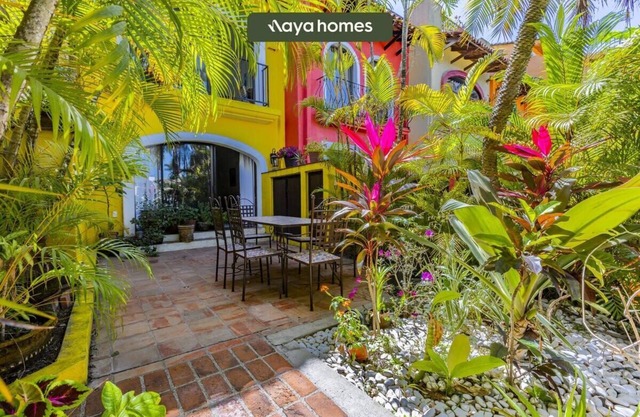 Cozy 3BR House - Front of Marina- Pool