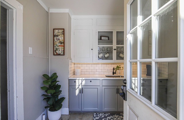 Cozy 3BR - Pet Friendly - Near Portland - Parking