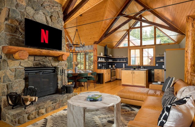 Cozy 4 Bedroom 2 Bathroom Cabin in Idaho Springs