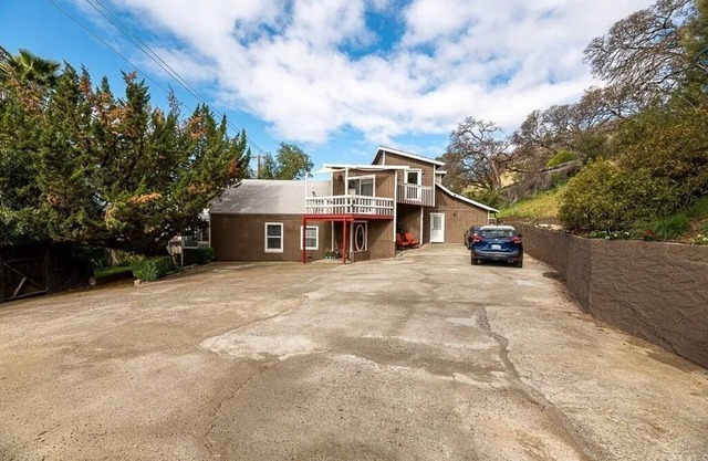 Cozy 4-bedroom house in pleasant Nice with AC, WiFi beautiful view of the lake