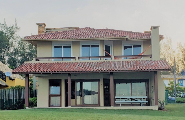 Cozy 4 bedroom townhouse on the beach