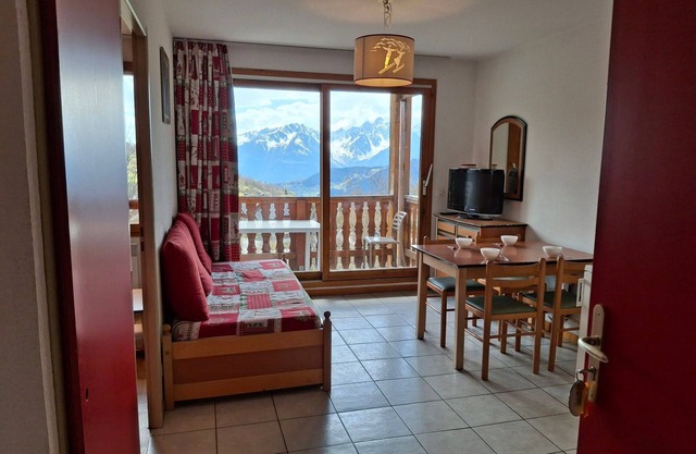 Cozy apartment in Saint-François-Longchamp for 6 people