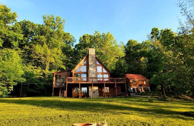Cozy A Frame house firepit, sauna, gym, fishing pond Station Camp Getaway Nurys