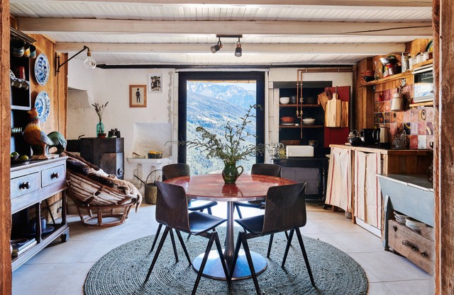 Cozy Alpine Retreat in the mountain with Hot tub