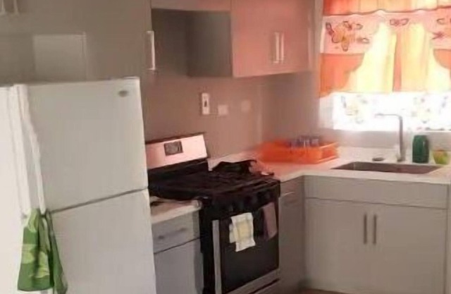 Cozy and convenient location. great for business and family stay..