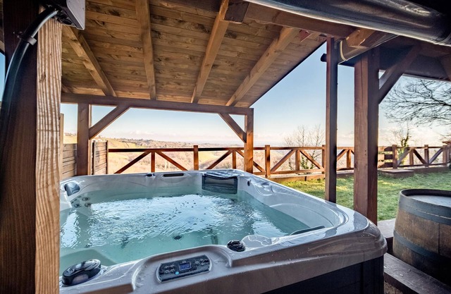 Cozy and rustic cottage with stunning views of the Sickle Mountains!