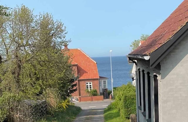 Cozy annex with sea view