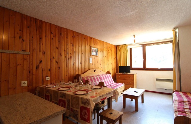 Cozy Apartment in Val Cenis Lanslebourg, 1st Floor, Sleeps 7, 300m to Ski Slopes