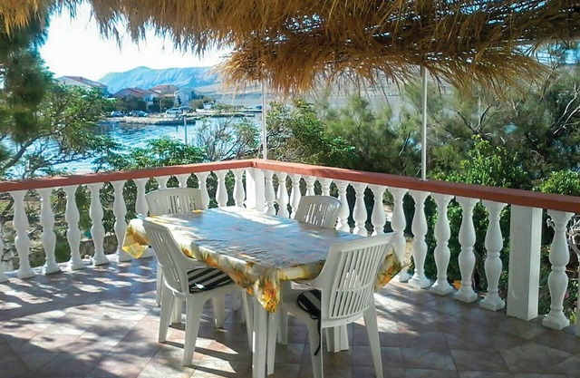 Cozy apartment in Kustici with WiFi