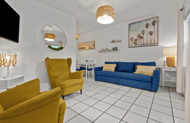 Cozy apartment in the Milk District of east Orlando. Unit An