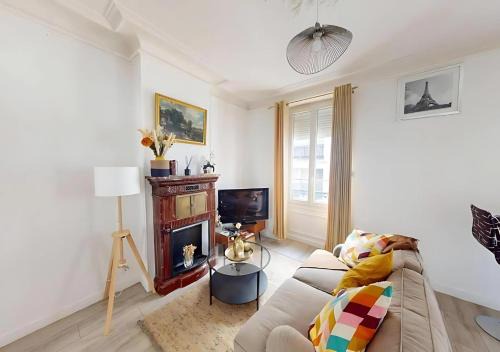 Cozy APT in Le Perreux with Parisian Charm & Disneyland Fun