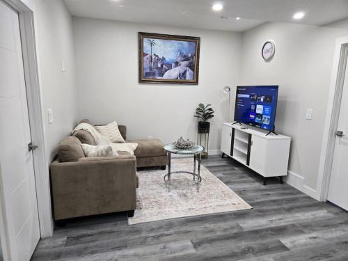 Cozy Basement Suite, SW Calgary