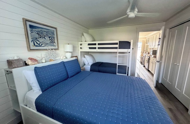 Cozy beach block -1 bdrm,1st floor unit w/pool, beach tags & chairs! Renovated!