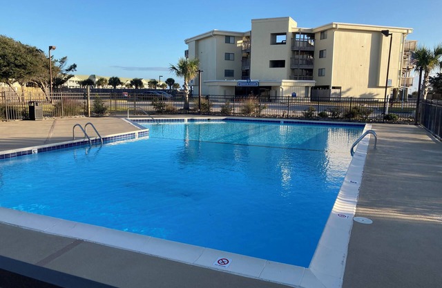 Cozy beach condo in Emerald Isle, NC