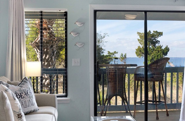 Cozy Beach Stay with Ocean Views! Pool Access