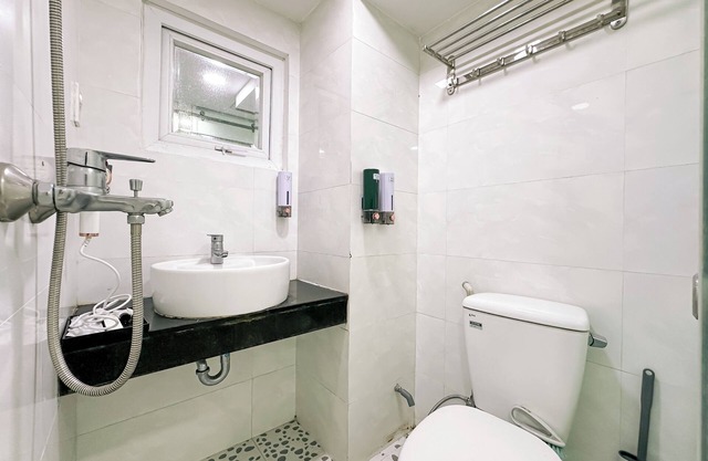 Cozy budget room in D7 with chill rooftop