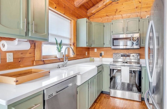 Cozy cabin in the heart of horse country