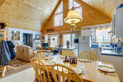 Cozy Cabin on 10 Acres, Walk to Chippewa River!
